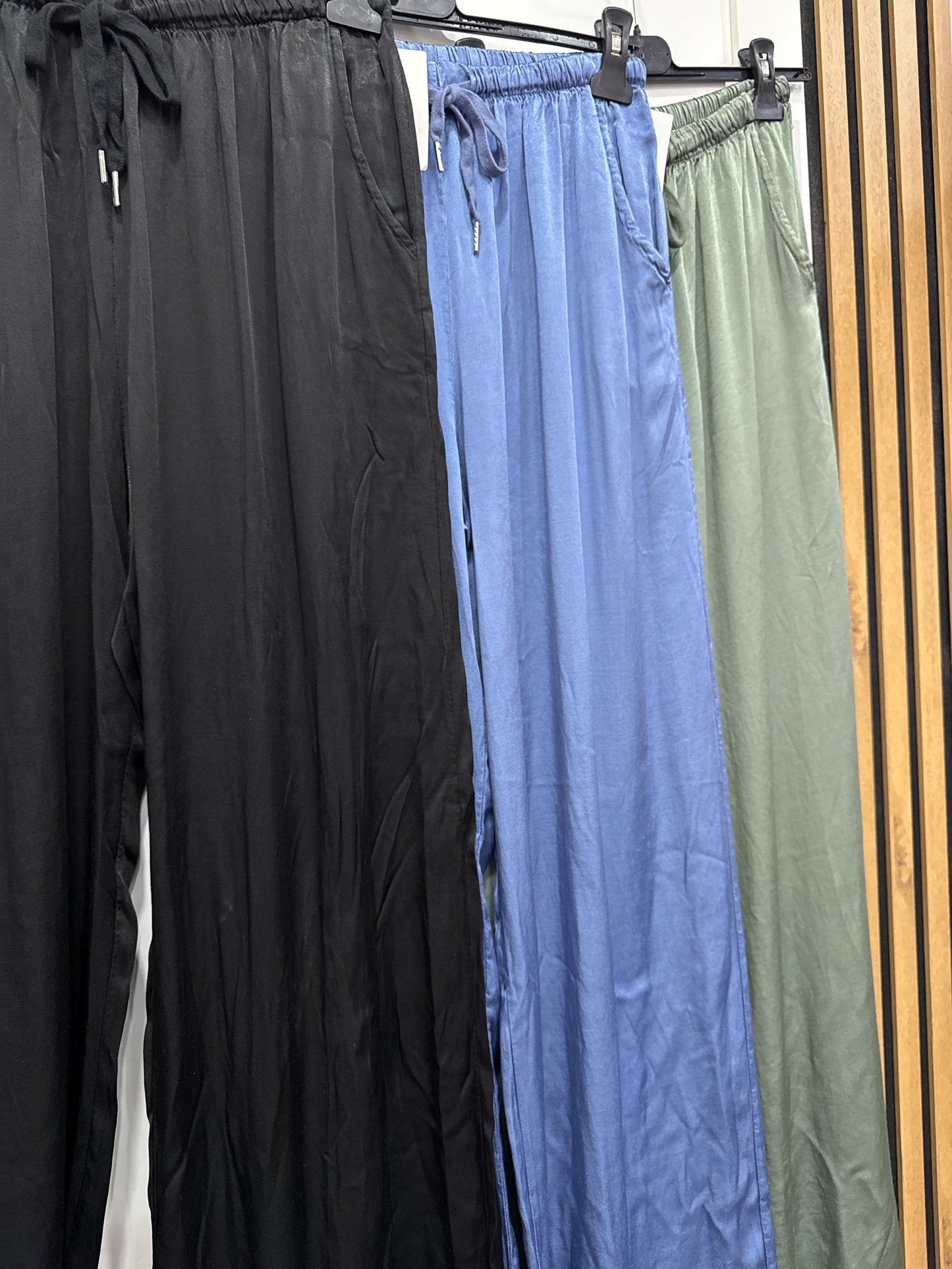 Pantaloni saten